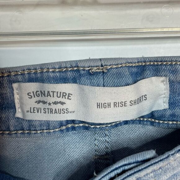 5 for $25🔥Signature by Levi Strauss Light Wash Raw Hem High-Rise Shorts Size 22 - Picture 3 of 6